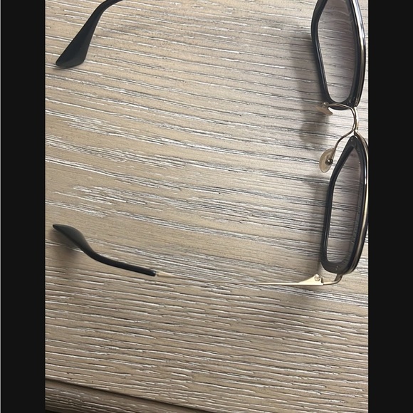 Authentic Prada women SPR57U square sunglasses in black and gold. - Picture 4 of 11